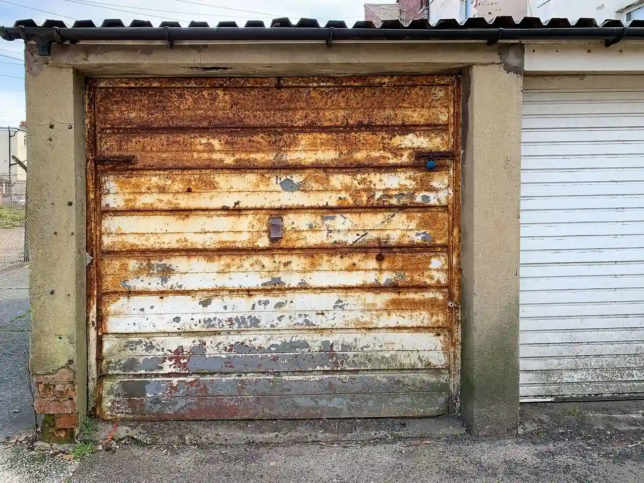 What Does it Cost to Repair Garage Door Rust in Tracy, CA?