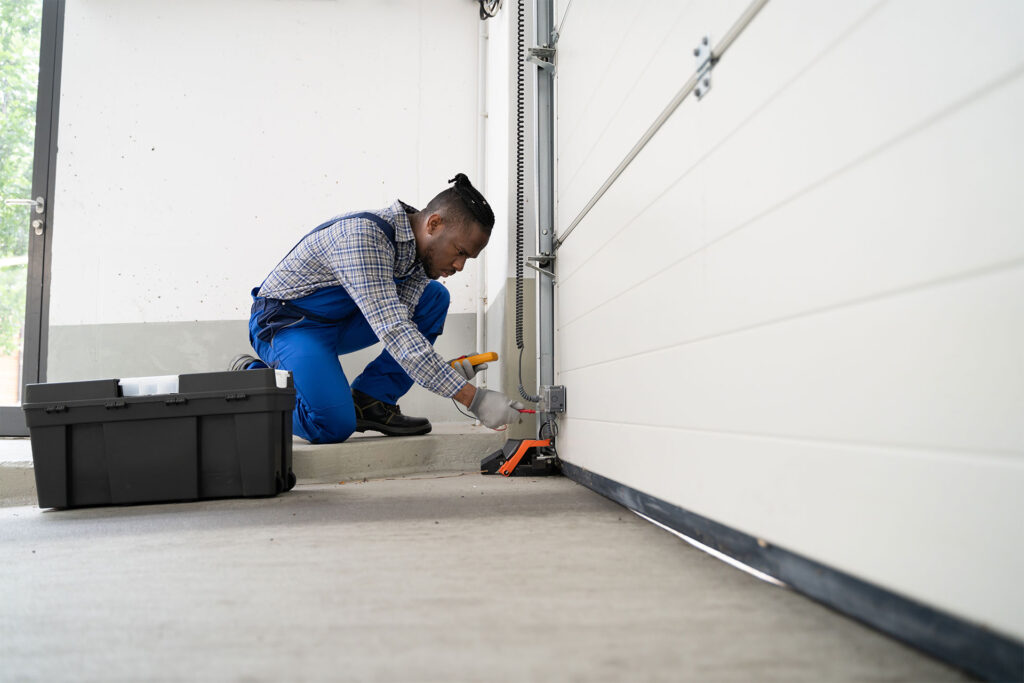 Why 24/7 Emergency Garage Door Repair Service is Essential for Your Home or Business